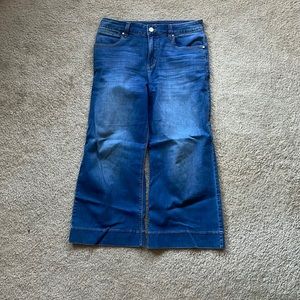 White House black market capri jeans